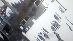 Dili boğazına kaçan öğrenciyi güvenlik görevlisi kurtardı