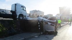 TEM otoyolunda otomobil lüks cipe çarptı: 2 yaralı