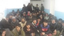Kamyonet kasasında 54 kaçak yakalandı