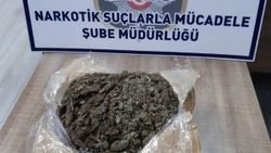 1 kilo uyuşturucuyla yakalandılar