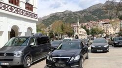 Yeni başkan birim müdürlerinin araçlarını kaldırdı