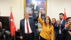 İzmir'de ilçe belediye başkanlığını eşine devretti