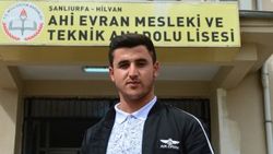 Türkiye'nin en genç muhtarı liseli Uğur işbaşı yaptı