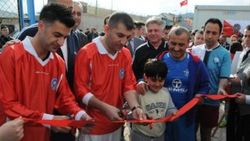Şehit çiftin ismi halı sahaya verildi