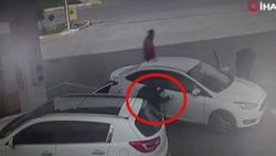 Lastiği patlatıp araçtan çek dolu çantayı çaldılar