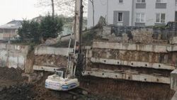 Bursa'da heyelan mahalleliyi sokakta bıraktı