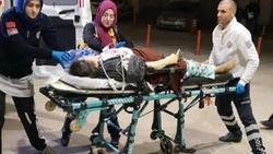 Kamyonet, yol kenarında yürüyen yaşlı kadını ezdi