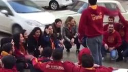 Galatasaraylı taraftara otomobil çarptı