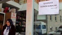 Trabzon'da marketine patron arayan adam dikkat çekti
