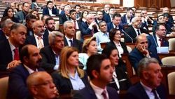 Ekrem İmamoğlu'nun İBB'de ilk toplantısı