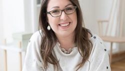 İngiliz yazar Ruth Ware 22 Nisan’da Türkiye’de