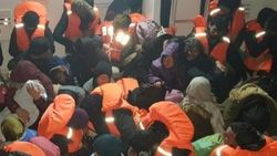 Kuşadası’nda 54 kaçak göçmen yakalandı