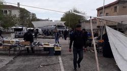Şanlıurfa’da freni boşalan tır pazara daldı