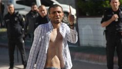 Kendine zarar veren kişiye polisten müdahale