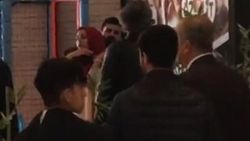 Silahlı koca, tartıştığı eşini kafede rehin aldı