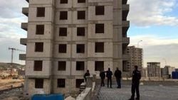 El ele inşaattan atlayan 2 kız yaralandı