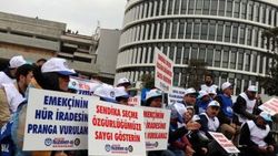 Bolu Belediyesi'nde işten çıkarılan işçiler eylem yaptı