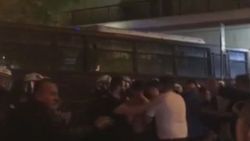 Yunan polisi sözde Ermeni soykırımı protestosunu dağıttı