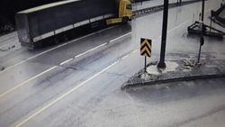 Amasya'da tırın altında kalmaktan kurtulan adam