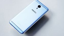 Meizu, üstten açılabilen ön kameralı bir telefon üzerinde çalışıyor