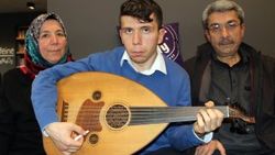 Çorum’da müzik dehası 18 farklı enstrüman çalıyor