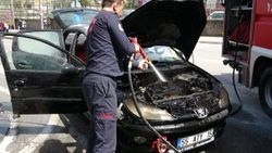 Benzin aldıktan 5 dakika sonra otomobili alev aldı