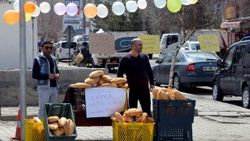 Pazar günleri kapalı olan fırına Ardahanlılardan tepki