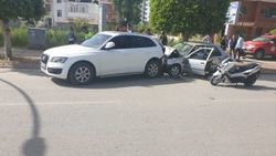 Park halindeki otomobile çarpan araçtaki iki kardeş öldü