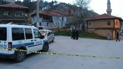 Gürültüye kızıp top oynayanlara ateş açtı