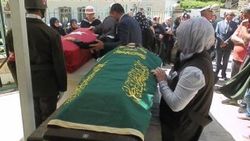 İzmir'de anne ve oğlu 7 dakika arayla yaşamını kaybetti