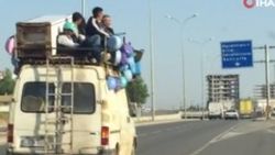 Gaziantep'te minibüsün tepesinde yolculuk ettiler