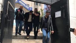 Polis cinayet zanlılarını cuma namazında yakaladı
