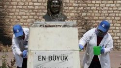 Atatürk ile Zübeyde Hanım büstünü uzmanlar temizledi