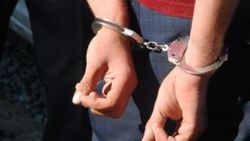 Evde uyuşturucu satışına suçüstü baskını: 4 gözaltı
