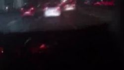 Makas atan sürücü bariyerlere çarptı