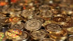 Ruslar altına dayalı kripto paranın peşinde