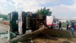 Bursa’da işçi servisi devrildi: 10 yaralı