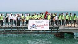 İranlı turistler Van'da pedal çevirdi