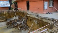 Sancaktepe'de 3 katlı bina boşaltıldı
