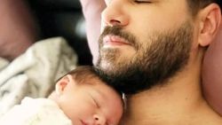 Tolgahan Sayışman oğlunun yüzünü gösterdi