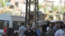 Askeri konvoylar Yüksekova'dan yola çıktı
