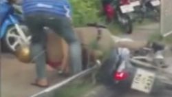 Tayland'da sarhoş polis motosikletle ilerleyemedi