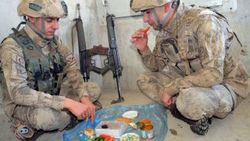 Şırnak'ta Mehmetçik, vatan nöbetinde iftarını açıyor