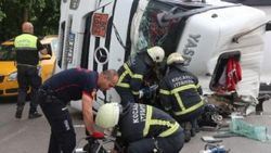İzmit'te asit yüklü tanker devrildi