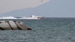 Ege Denizi'nde göçmenleri taşıyan bot battı