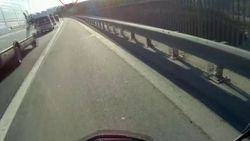 Motosikletlinin TEM Otoyolu'ndaki zorlu seyri