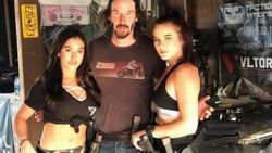 Keanu Reeves hayranlarına temas etmiyor