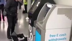 İngiltere'de Bitcoin ATM'si para saçtı