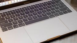 Patlayan MacBook Pro bataryası hasara neden oldu