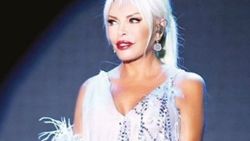 Ajda Pekkan'dan estetik sonrası ilk konser